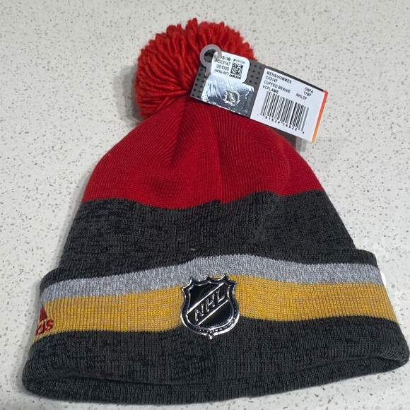 Calgary Flames Tuque - Picture 2 of 2
